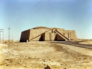 Facciata nord-orientale della ziggurat, c.2100 a.C. da Unbekannt Unbekannt