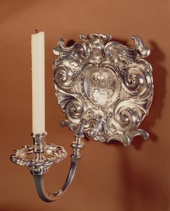 Applique, luce singola, in stile anglo-olandese del periodo della Restaurazione. 1668-90