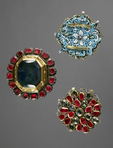 Selezione di spille da costume con pietre semipreziose, Mosca, inizio XVIII secolo