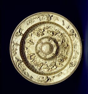 Bacino in argento dorato, sbalzato, cesellato e inciso, francese, c.1560-83