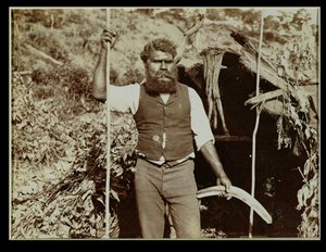 Aborigeno con un boomerang, c.1860s (foto seppia) da Unbekannt