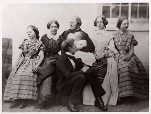 Alexander Parkes, inventore e chimico inglese, con la sua famiglia, c 1870 da Unbekannt