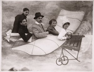 Arte. Fotografia. Persone su un aereo. Foto in una fiera, Ungheria da Unbekannter Künstler
