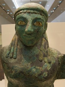 Figura femminile alata in bronzo (590 a.C. - 580 a.C.), Museo di Olimpia, Olimpia, Peloponneso, Grecia (foto) da Unknown