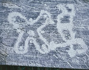 Rosa camuna, copia di incisioni rupestri nella Valle Camonica, disegno a carboncino, tecnica del frottage