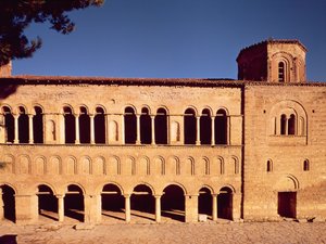 Chiesa di Santa Sofia, vista del portico ovest costruito sotto l