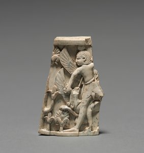 Placca Decorativa: Uomo e Grifone in Combattimento, 900-800 a.C.