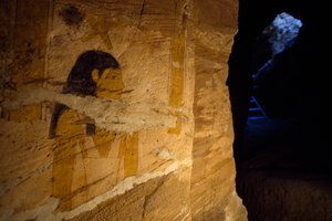 Dettaglio di pitture murali trovate durante gli scavi nella Tomba del Governatore, Valle delle Mummie d