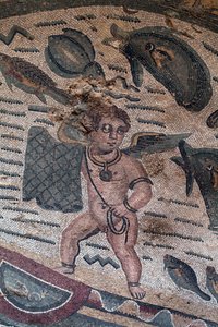 Dettaglio del mosaico della pesca dei Putti. Pesca con la rete. III - IV secolo. Villa Romana del Casale, Sicilia. Sito UNESCO. da William M. Timlin