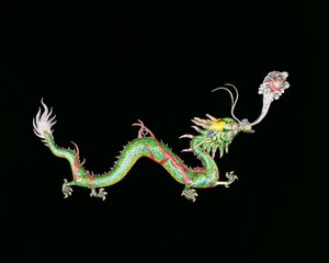 Drago che insegue una perla fiammeggiante, dettaglio decorativo dalla base di un giardiniere d