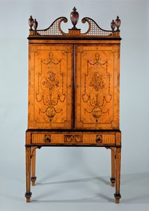 Armadio Craven di George III, legno di satin e intarsiato, su supporto