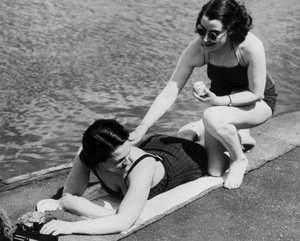 Ragazze al Serpentine Lido da Unbekannt