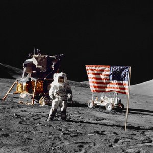 Harrison H Schmitt sulla superficie lunare durante la missione Apollo 17 da Unbekannt