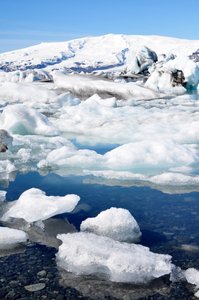 Iceberg e banchi di ghiaccio alla Laguna del Ghiacciaio Jokulsarlon, Islanda da Unbekannter Künstler