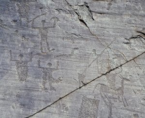 Italia, Regione Lombardia, Valcamonica, Primo piano di incisioni rupestri nel Parco Nazionale delle Incisioni Rupestri di Naquane da Benjamin Baud