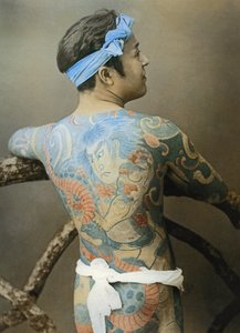 Uomo giapponese con tatuaggi, c. 1910 (foto)