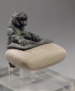 Leone che tiene una tavoletta di fondazione hurrita, c.2150 a.C. da Unbekannt