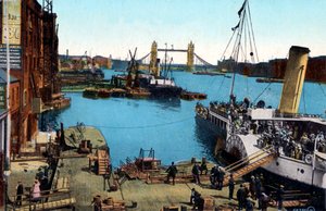 Londra - Fiume Tamigi con barca in attracco e passeggeri in imbarco, primi anni del 1900 da Unbekannter Künstler