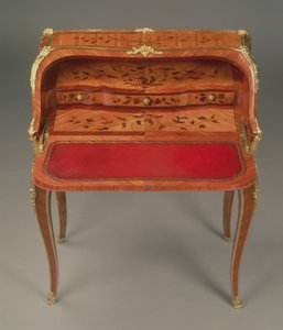 Bureau de dame Luigi XV, con intarsi floreali e montature in bronzo dorato, di Bernard II van Risenburgh da Unbekannt