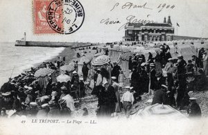 Treport: la folla di villeggianti sulla spiaggia e il casinò sullo sfondo da William M. Timlin