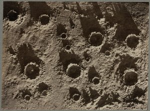 Fotografia di modello di cratere lunare da Unbekannter Künstler