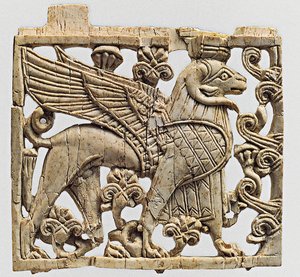 Placca che raffigura una sfinge con testa di ariete, Nimrud, Mesopotamia, IX-VIII secolo a.C.