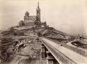 Architettura religiosa: vista esterna della Basilica di Notre Dame de la Garde, anche chiamata la 
