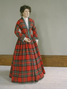 Vestito di lana tartan Royal Stewart con rifiniture in seta arricciata, c.1845-50 da Unbekannt