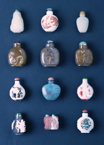 Selezione di bottiglie da tabacco orientali