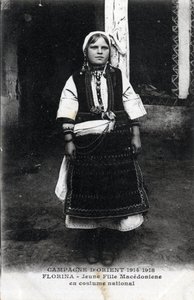 Ritratto di una ragazza macedone in costume nazionale da William M. Timlin