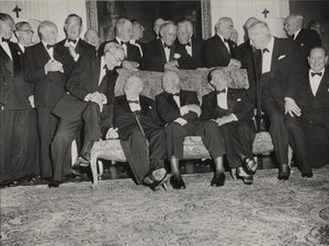 Sir Winston Churchill e Dwight D. Eisenhower a una cena tenuta a Winfield House, la casa dell