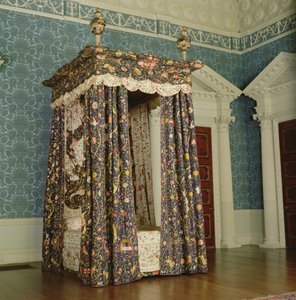 Letto di stato con tendaggi ricamati cinesi, inglese