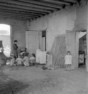La Sacca San Biagio in Giudecca (Venezia): isola della laguna dove si accumulano le discariche di Venezia, abitanti. 1965