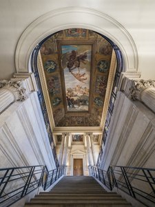 La scala, architetti Charles Lelong (1793-1861) e Edouard Dubois (1795-1813), tra il 1840 e il 1846. Sul soffitto, la Francia che attacca i suoi archivi all