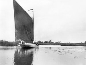 Regno Unito: Una wherry sul fiume Bure vicino a Ranworth. Norfolk Broads da Unbekannt