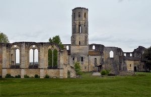 Vista di La Sauve Maggiore, Abbazia di La Sauve-Maggiore in Gironda. XI secolo da Unbekannter Künstler