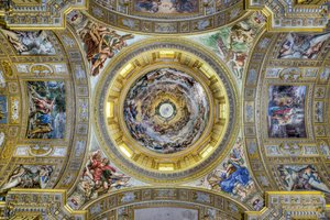 Vista del soffitto del transetto con i pennacchi e la cupola, Sant