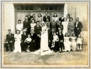 Fotografia di matrimonio a Lure, Francia, tra il 1940 e il 1950 da Unbekannter Künstler