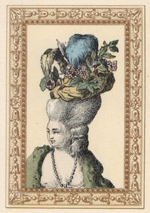 Donna con acconciatura raccolta con cappello decorato con uva e piume chiamato Cappello Racy in un parco inglese da Unbekannter Künstler