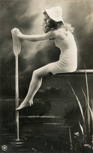 Donna in camicia da notte, c. primi del 1900 (cartolina) da Alec Hunter