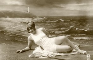 Donna in costume da bagno, c. primi 1900 (cartolina)