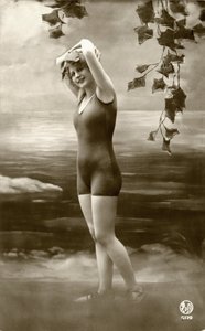 Donna in costume da bagno, c. primi del 1900 (cartolina) da Alec Hunter