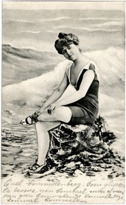 Donne in costume da bagno, c. primi 1900 (cartolina) da Alec Hunter