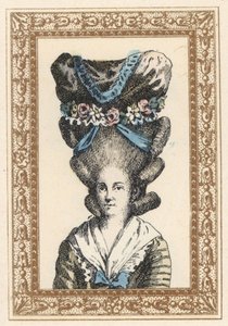 Donna con cappello Gabrielle Vergy, legato con nastri e ghirlande di fiori. Cappello à la Gabrielle Vergy, ispirato alla tragedia di Dormont De Belloy del 1777
