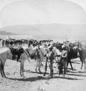 Fucilieri a cavallo australiani dopo uno scontro al fiume Modder, Sudafrica, 12 gennaio 1900