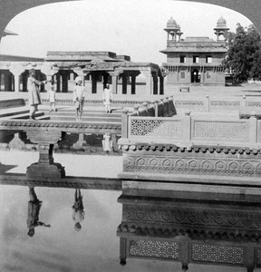 Corte del palazzo degli imperatori Moghul, Fatehpur Sikri, India, 1904 da Underwood and Underwood