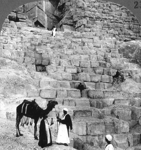 Ingresso alla Grande Piramide di Giza, Egitto, 1905 da Underwood and Underwood