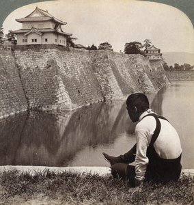 Castello feudale degli orgogliosi Shogun, Osaka, Giappone, 1904 da Underwood and Underwood