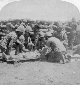 Primo soccorso a un fuciliere ferito, Battaglia di Honey Nest Kloof, Guerra Boera, Sudafrica, febbraio 1900