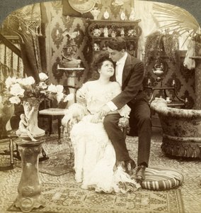 George ammira molto la bella carnagione di Ethel da Underwood and Underwood